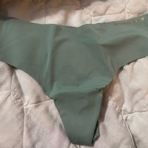 Victoria’s Secret No Show Thong size Medium New with Tags